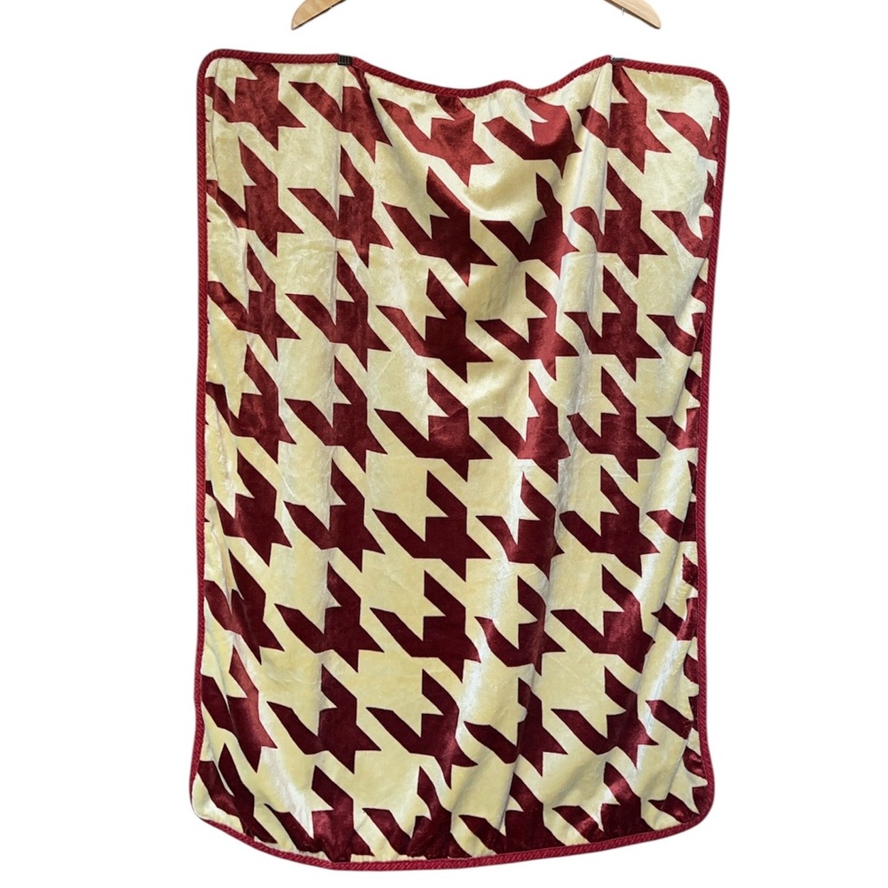 CoCaLo Couture Kids Oversized Houndstooth Cozy Plush Fleece Throw Blanket
